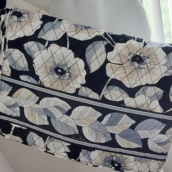 VERA BRADLEY QUILTED FLORAL UNISEXNWOTMESSENGER BAG